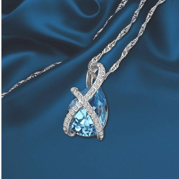 teardrop Swarovski crystal elements necklace - Picture 2 of 5